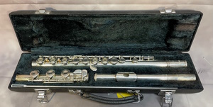 Pre-Owned * Yamaha YFL-381H Open Hole Intermediate Flute Outfit